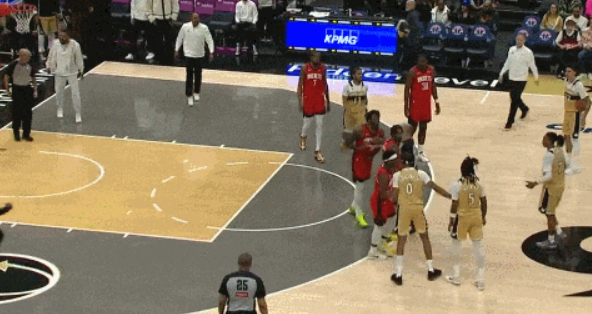 保利体育官方网站-确认了！交易首秀！NBA第一个转会球星